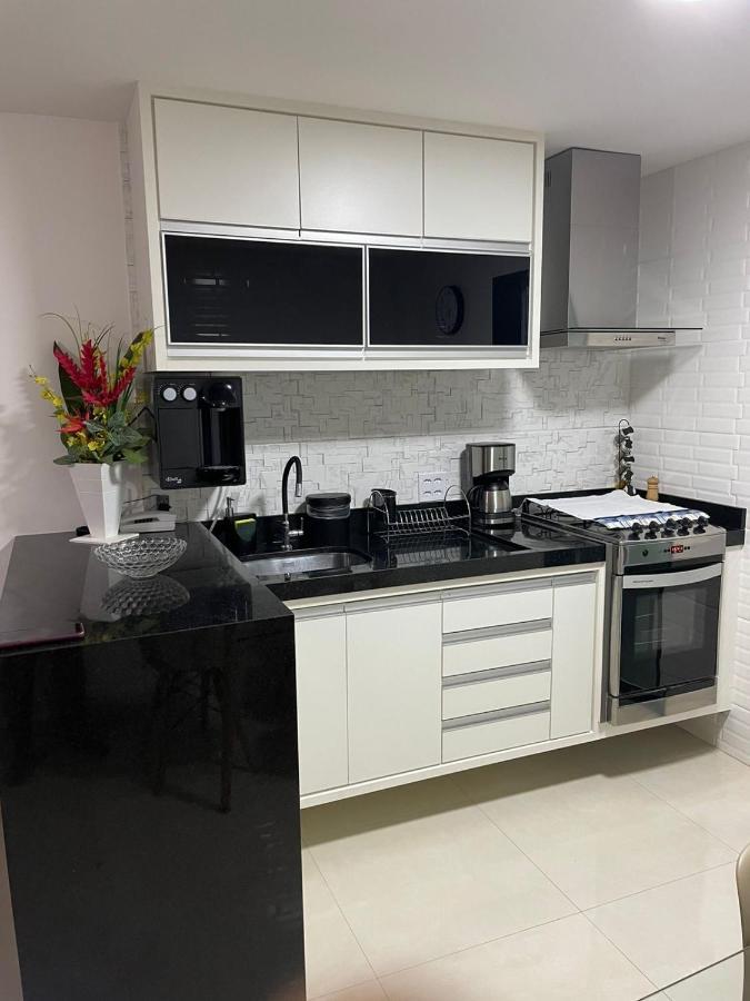 Apartamento moderno e super confortável localizado a alguns passos da Praia Grande Arraial do Cabo Esterno foto