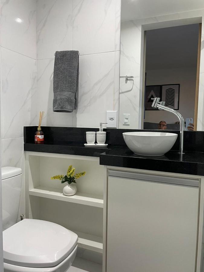 Apartamento moderno e super confortável localizado a alguns passos da Praia Grande Arraial do Cabo Esterno foto