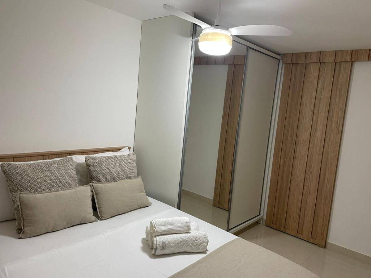 Apartamento moderno e super confortável localizado a alguns passos da Praia Grande Arraial do Cabo Esterno foto